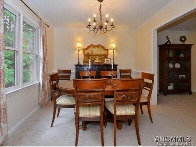 Formal Dining or Keeping Room