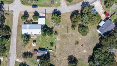 446 Capricorn Dr, Granbury, TX 76049 - photo 2