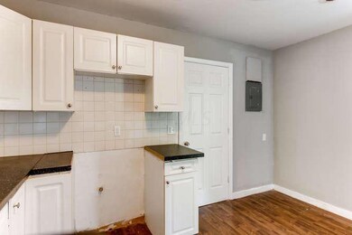 4646 Dundee Ave Columbus OH-small-009-00