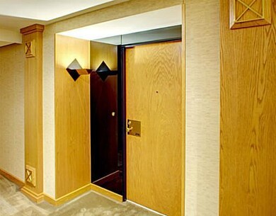 Entry/Foyer.