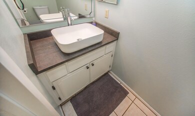 07 Downstairs powder room 2
