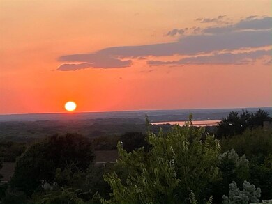 2208 Tanton Sound Ct, Granbury, TX 76049 - photo 3