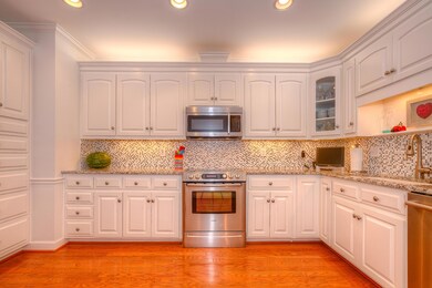 4845 101 Kitchen, 2