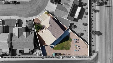 1/4 Acre corner lot with no rear neighbor