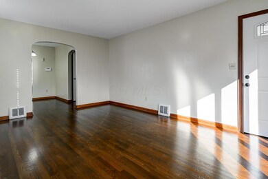 2899 Oaklawn St, Columbus, OH 43224 - photo 3