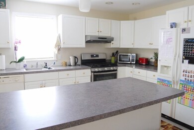 52 Kenneth St unit 1, Newton, MA 02461 - photo 3