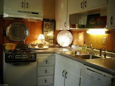 Adorable Kitchen - opens to back hallway