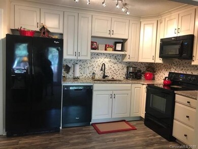 411 Windsor Ln, Statesville, NC 28677 - photo 7