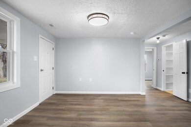 411 Jewell St, Columbus, IN 47203 - photo 5