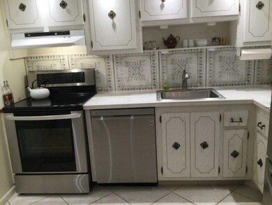 108 Greenbrier B, West Palm Beach, FL 33417 - photo 2