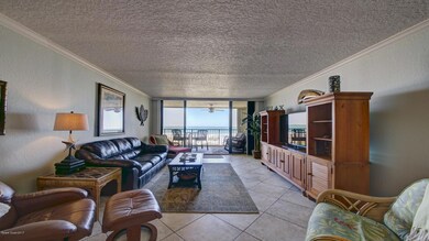 Living Area access to Balcony 2815