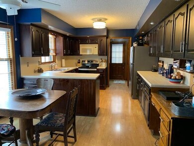 7809 Caenen Lake Rd, Shawnee, KS 66216 - photo 7