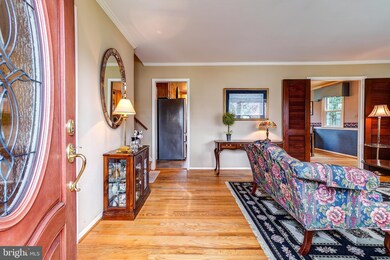 8517 Doter Dr, Alexandria, VA 22308 - photo 2