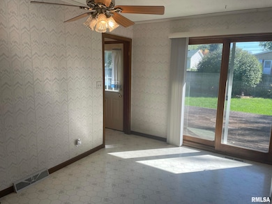 4625 Candlelight Dr, Davenport, IA 52806 - photo 3