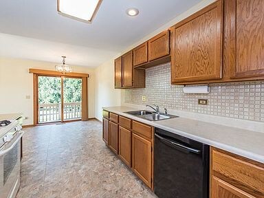 3400 Meadow Crest Cir, Gurnee, IL 60031 - photo 5