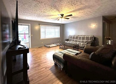 1410 W Danny St, Claremore, OK 74017 - photo 4