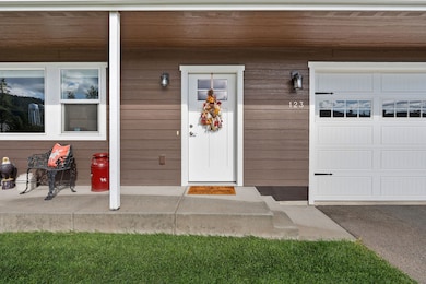 Welcome home to a warm and inviting front entrance