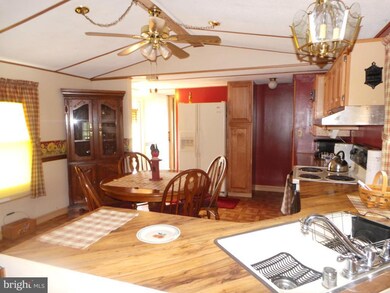 9662 Winchester Grade Rd, Berkeley Springs, WV 25411 - photo 4