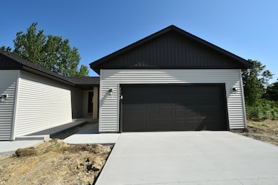 2049 E 20th St, Zumbrota, MN 55992 - photo 3