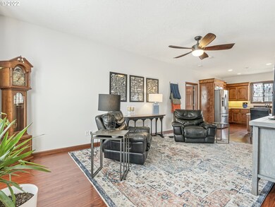 Living Room/Entrance