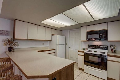 7717 S Kachina Dr, Tempe, AZ 85284 - photo 5