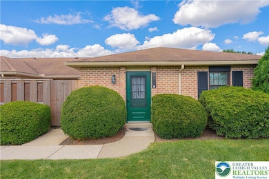 2771 Rolling Green Place unit C419, MacUngie, PA 18062 - photo 2