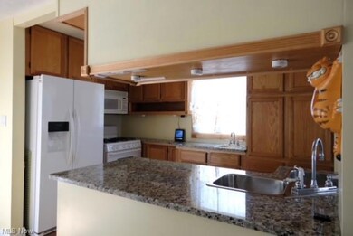 7583 Clark St, Olmsted Falls, OH 44138 - photo 4