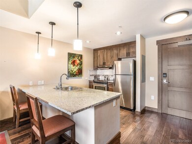 Stainless and granite. New fridge in 2018.