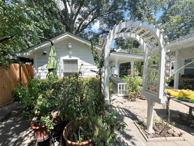 1914 Woodcrest Dr, Houston, TX 77018 - photo 4