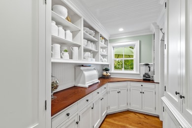 The butlers pantry offers so much storage
