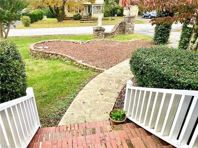 940 Robbins St, Asheboro, NC 27203 - photo 3
