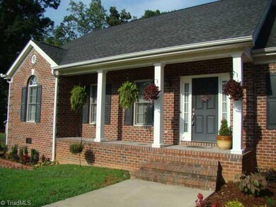 2405 Hickory Forest Dr, Asheboro, NC 27203 - photo 2