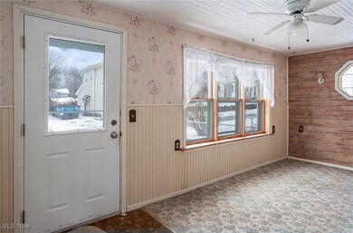 143 Evergreen St, Conneaut, OH 44030 - photo 4