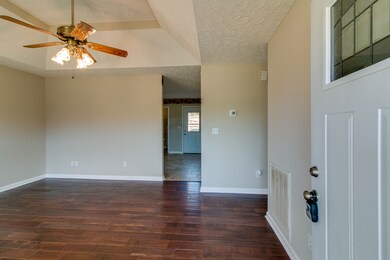 315 Sara Acres Dr, Tennessee Ridge, TN 37178 - photo 5