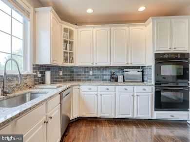 305 E Chincoteague Ct, Purcellville, VA 20132 - photo 3