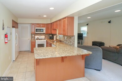 321 Carleton Ln, Mount Laurel, NJ 08054 - photo 5