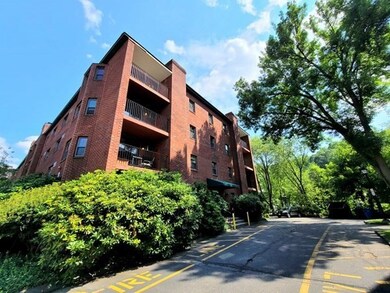 Totten Pond Village unit 25A, Waltham, MA 02451 - photo 2