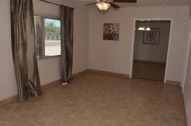 24thLivingRoom3