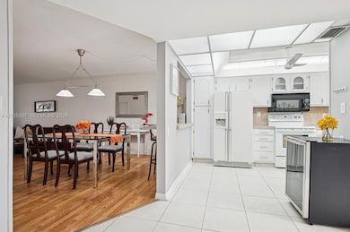 9511 N Hollybrook Lake Dr unit 108, Pembroke Pines, FL 33025 - photo 3