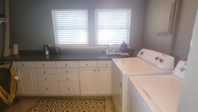 204 W Stewart St, Swayzee, IN 46986 - photo 3