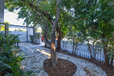 010-2229FlaglerAve-KeyWest-FL-33040-SMAL