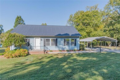 1817 Yorktown Ln, Asheboro, NC 27203 - photo 2