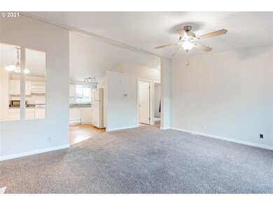 300 S Everest Rd unit 30, Newberg, OR 97132 - photo 3