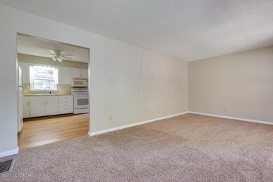 404 Fisher Ln, Mount Washington, KY 40047 - photo 2