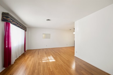 10422 Timberoak Dr, Houston, TX 77043 - photo 3