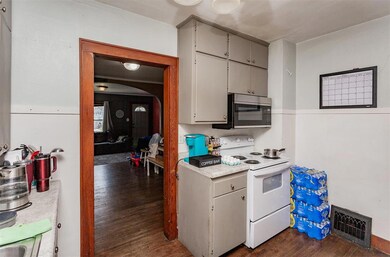 1715 W 2nd St, Perry, IA 50220 - photo 6