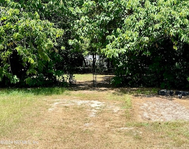 639 W Ohio Ave, MacClenny, FL 32063 - photo 5