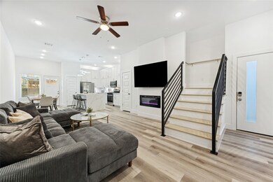 3828 Noah St unit B, Houston, TX 77021 - photo 2