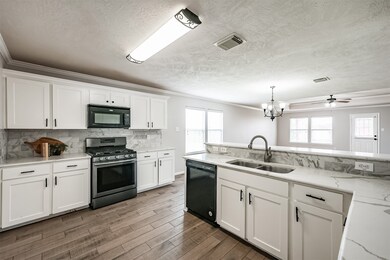 10303 Hinesburg Ct, Houston, TX 77075 - photo 7