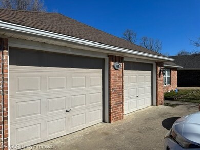 368 Hunter Allen Dr, Bethel Heights, AR 72764 - photo 4